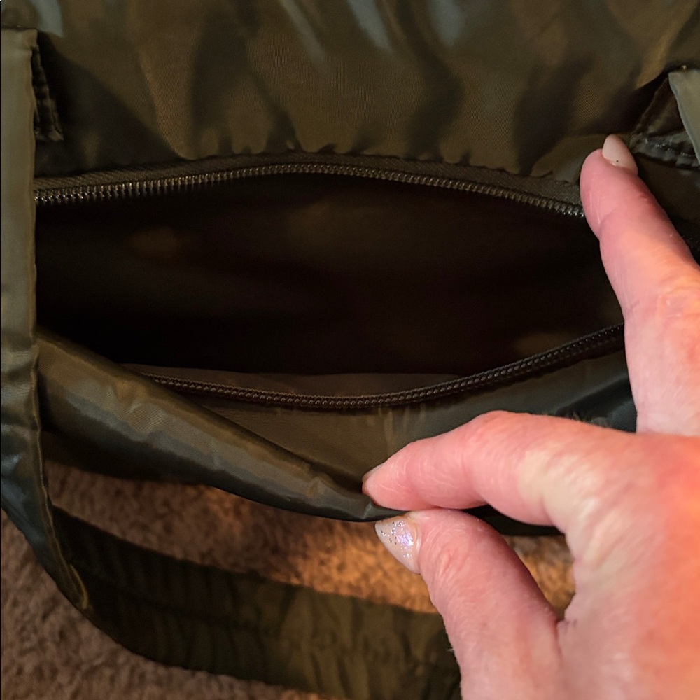 Paul Mitchell tea tree puffer tote - Picture 5 of 8